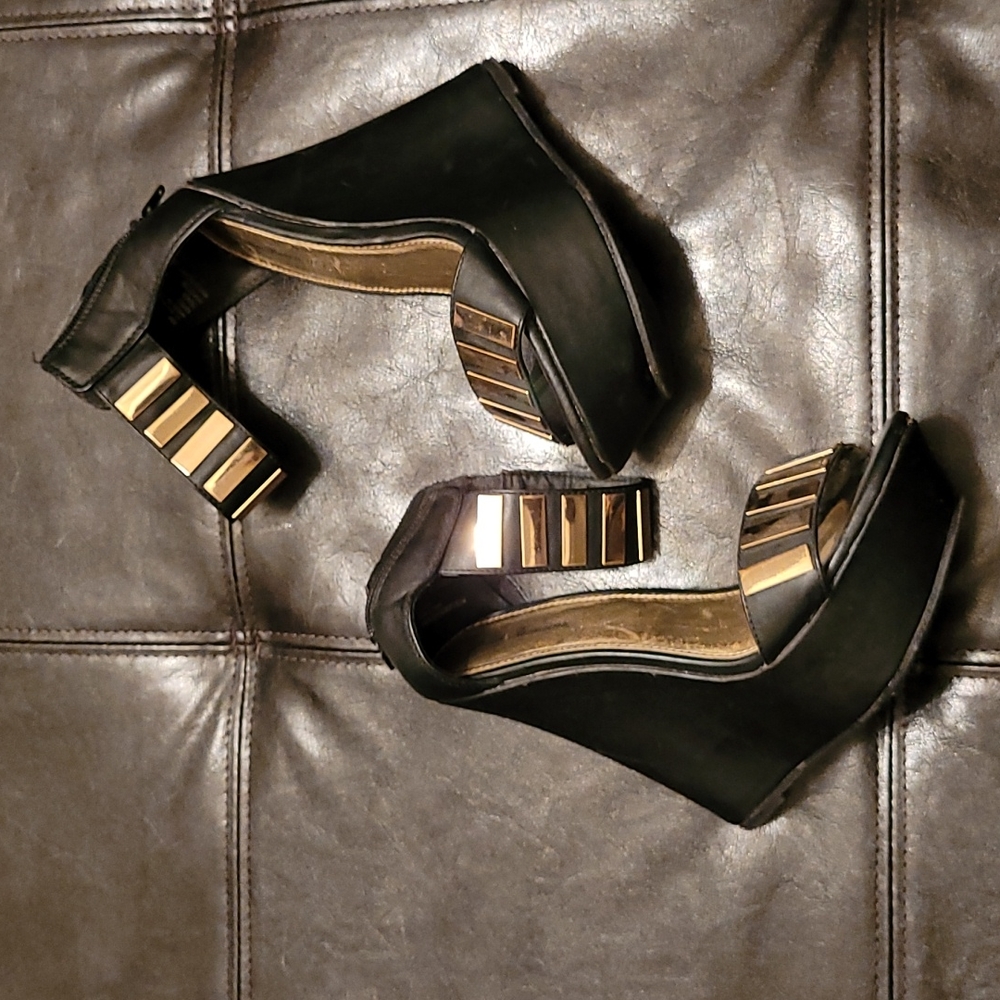 Wedged heels with gold hardware!